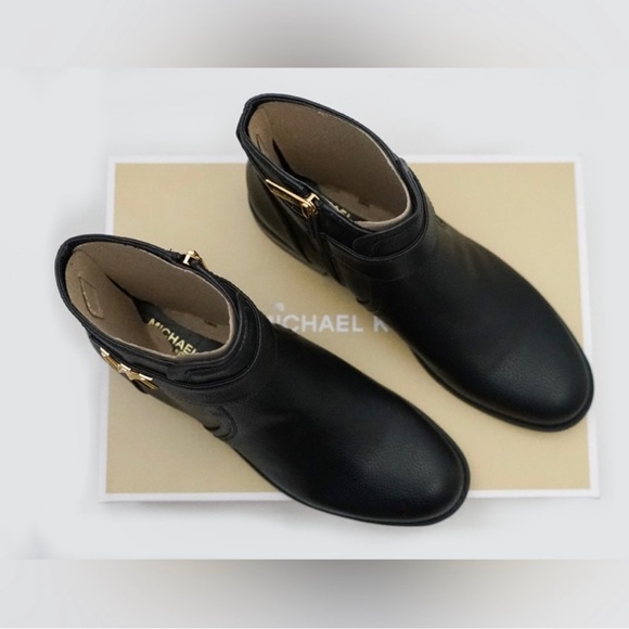 NWOT MICHAEL KORS JILLY FLAT ANKLE BOOTIES SIZE 6.5 - Picture 2 of 6